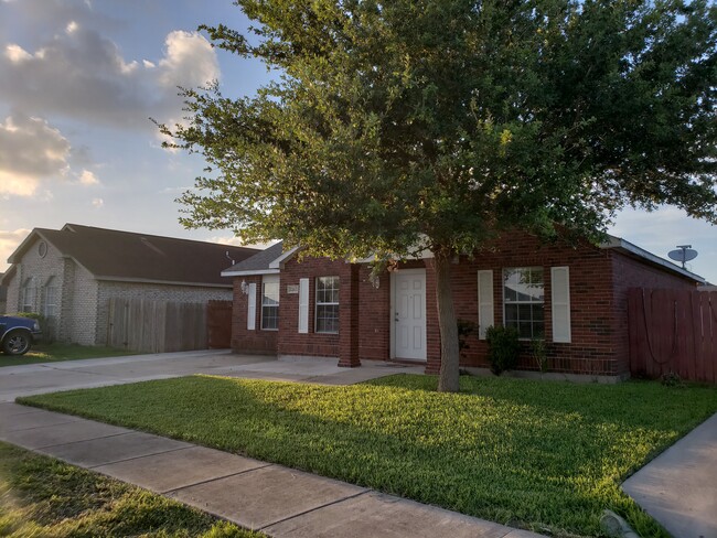 3143 Aberdeen Dr in Brownsville, TX - Building Photo - Building Photo