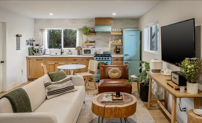 2641 Military Ave in Los Angeles, CA - Foto de edificio - Building Photo