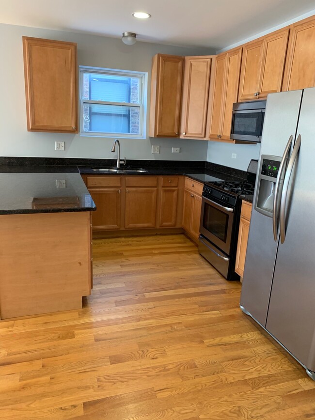 2327 S Sawyer Ave, Unit 1st floor B in Chicago, IL - Building Photo - Building Photo