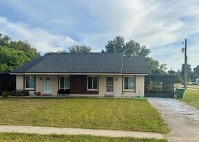 162 Landmark St in Deltona, FL - Building Photo