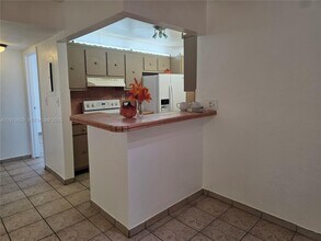 10399 N Kendall Dr in Miami, FL - Building Photo - Building Photo