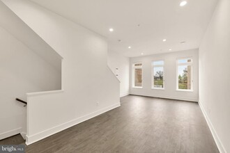 65 Lower Service Rd in Washington, DC - Building Photo - Building Photo