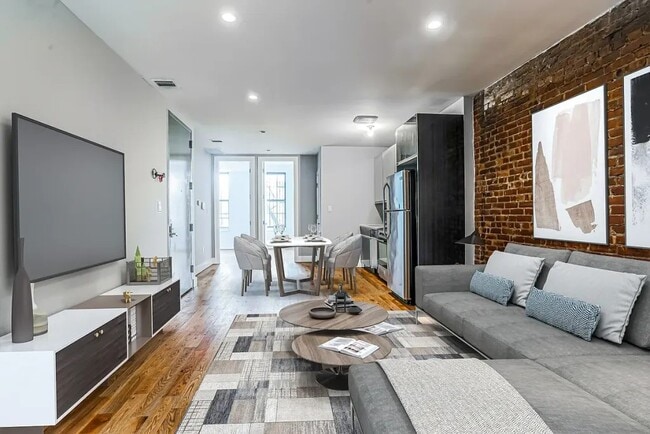 375 Vernon Ave in Brooklyn, NY - Building Photo - Building Photo