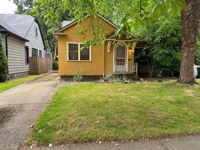 1720 SE 38th Ave