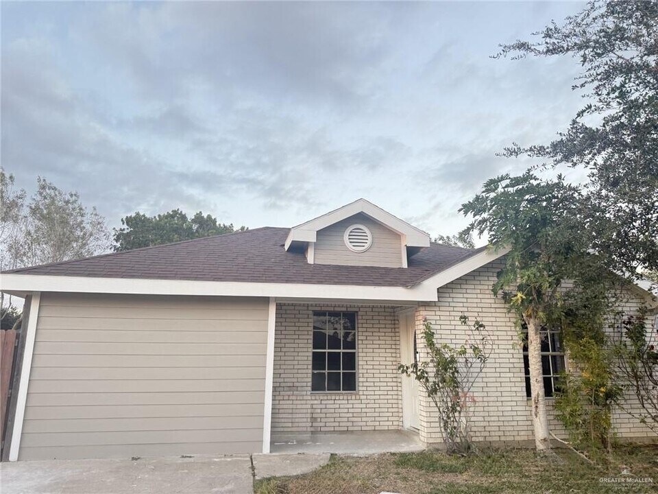 14 Seles Dr in Weslaco, TX - Building Photo