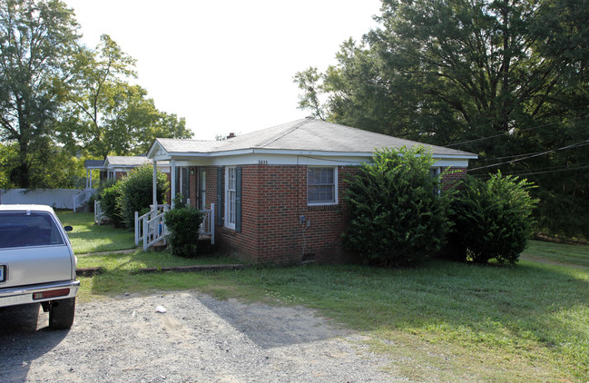 3233-3235 Ross Ave in Charlotte, NC - Building Photo - Building Photo