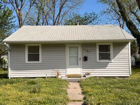 1437 Oakcrest Dr in Hampton, VA - Building Photo