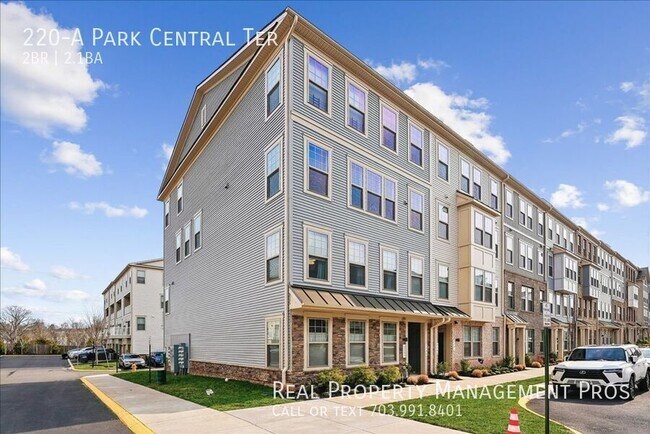 220 Park Central Ter in Manassas Park, VA - Building Photo - Building Photo