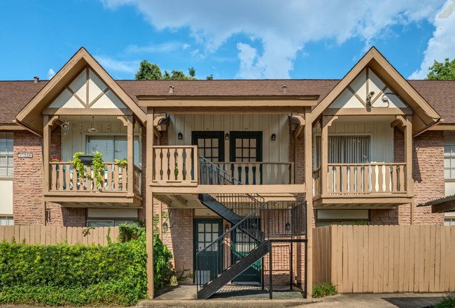 Fox Hall Apartments in Houston, TX - Building Photo - Building Photo