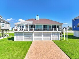 18418 E De Vaca Ln in Galveston, TX - Building Photo