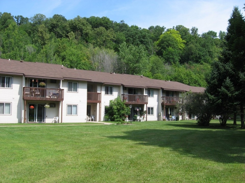 Spring Valley Chalets in Spring Valley, WI - Building Photo