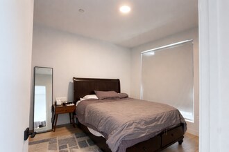 948 W Sunnyside Ave, Unit 404 in Chicago, IL - Foto de edificio - Building Photo
