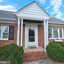 5940 6th St in Falls Church, VA - Building Photo