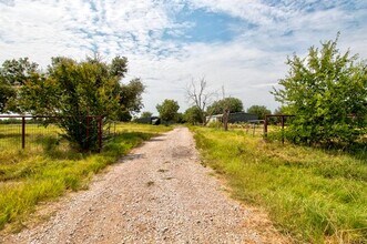 15309 S Farm to Market 372 in Valley View, TX - Building Photo - Building Photo