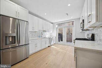 548 E Hewson St in Philadelphia, PA - Building Photo - Building Photo