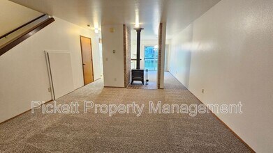 1334 NE Jasmine Ln in Bremerton, WA - Building Photo - Building Photo