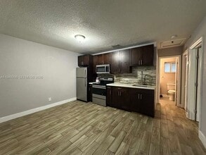647 NW 3rd Ave in Fort Lauderdale, FL - Building Photo - Building Photo