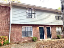 145 Meadowbrook Ct in Fayetteville, GA - Building Photo