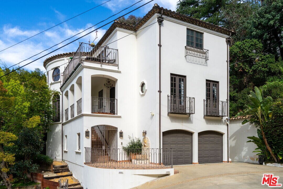 7267 Packwood Trail in Los Angeles, CA - Building Photo