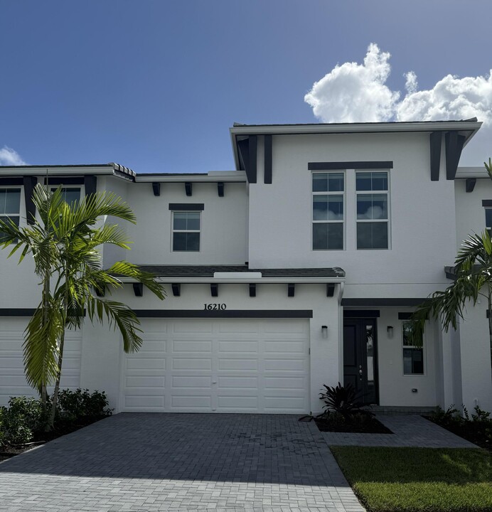 16210 Oakview Dr in Loxahatchee, FL - Foto de edificio