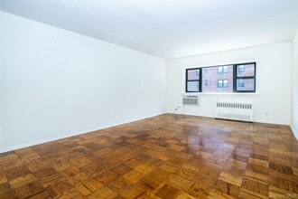 15 Lake St in White Plains, NY - Building Photo - Building Photo