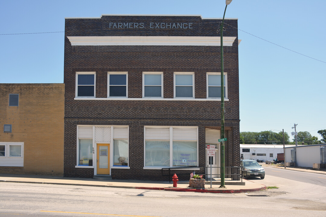 103 E 5th St in Mound City, MO - Building Photo