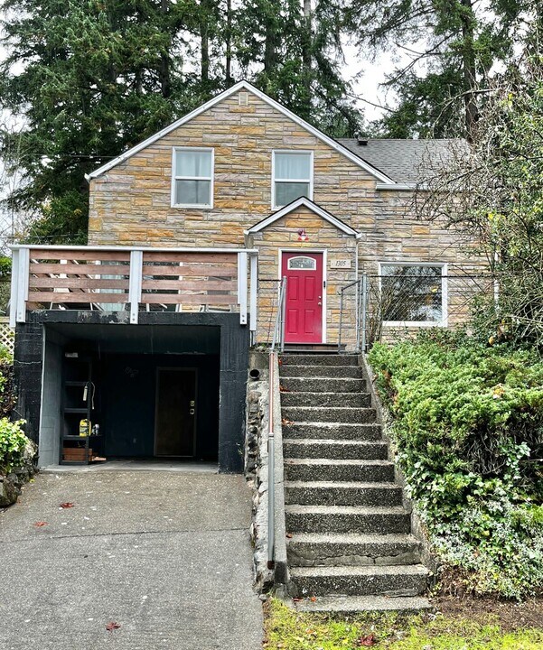 1305 Cottman Ave in Bremerton, WA - Building Photo