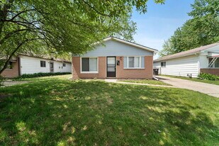 422 Farmington Rd in Westland, MI - Building Photo