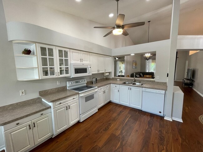 property at 5708 Greenwood Cir