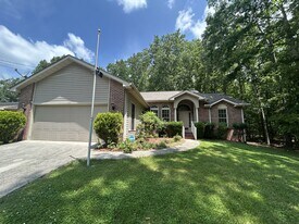 129 Ivy Ln in Crossville, TN - Building Photo