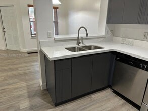 11479 NW 60th Ter in Doral, FL - Building Photo - Building Photo
