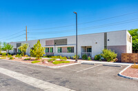 Wardelle Townhouses in Las Vegas, NV - Foto de edificio - Building Photo