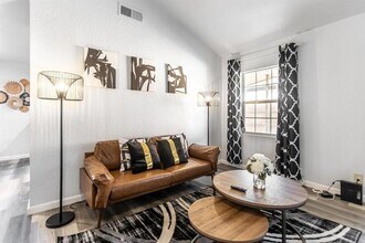 6207 Summer Frst St in San Antonio, TX - Building Photo - Building Photo