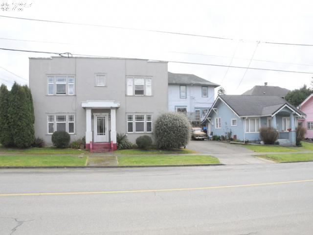 561 E 2nd St in Coquille, OR - Building Photo