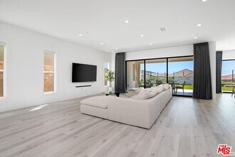 20600 Bluebird Ct in Los Angeles, CA - Building Photo - Building Photo