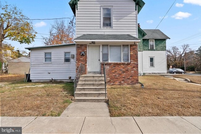 property at 302 N Main St