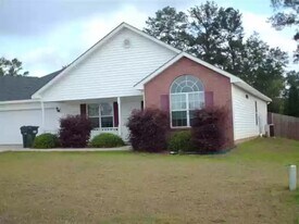 300 Cleese Ct in Bonaire, GA - Building Photo