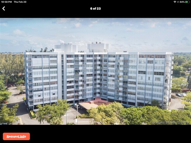 1300 NE Miami Gardens Dr in North Miami Beach, FL - Building Photo - Building Photo