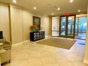 2451 Midtown Ave, Unit 1408 in Alexandria, VA - Foto de edificio - Building Photo