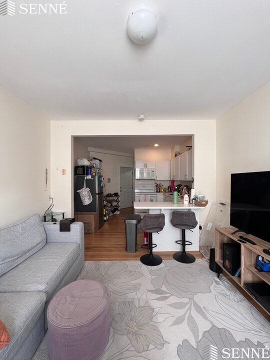 991 Massachusetts Ave, Unit 3 in Cambridge, MA - Building Photo
