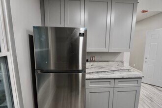 507 E Mulberry St, Unit 3 in Bloomington, IL - Building Photo - Building Photo