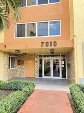 7010 NW 186th St in Hialeah, FL - Building Photo - Building Photo