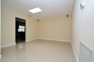 8592 NW 7th St in Coral Springs, FL - Building Photo - Building Photo