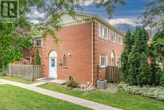 360 Homestead Ct in London, ON - Building Photo - Building Photo