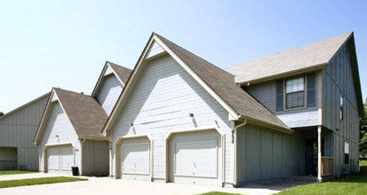 Markey Meadow Townhouses in Belton, MO - Building Photo - Building Photo