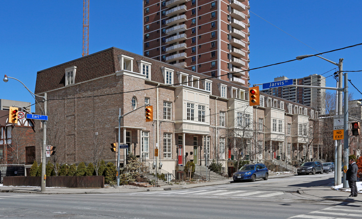 102-120 Earl Pl in Toronto, ON - Building Photo