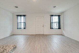 9458 Tarbutton Trl in San Antonio, TX - Building Photo - Building Photo