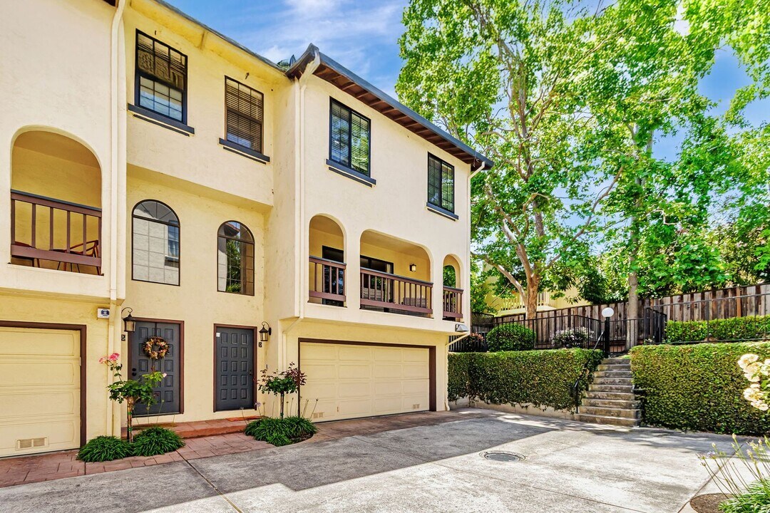 1971 W Middlefield Rd in Mountain View, CA - Building Photo
