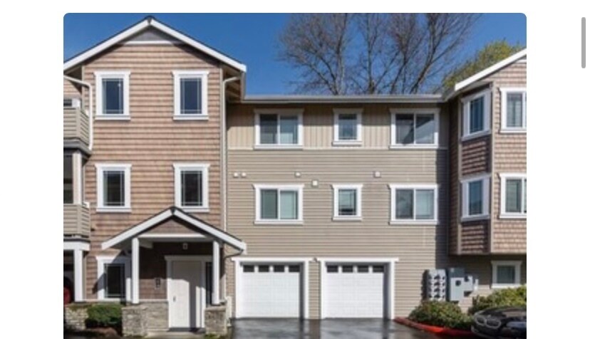 13511 97th Ave E in Puyallup, WA - Building Photo