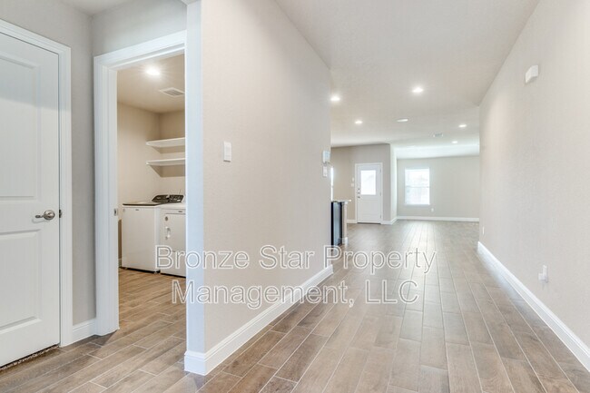 1358 Rolling Mdws Dr in Red Oak, TX - Building Photo - Building Photo